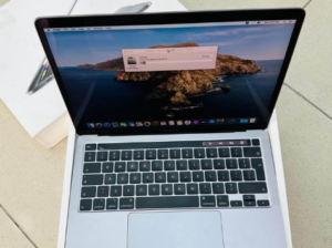 MacBook Pro 2020 13.3inch with 8 gb ram and 256 ss