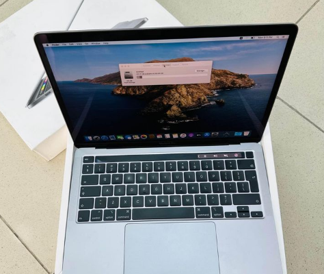 MacBook Pro 2020 13.3inch with 8 gb ram and 256 ss