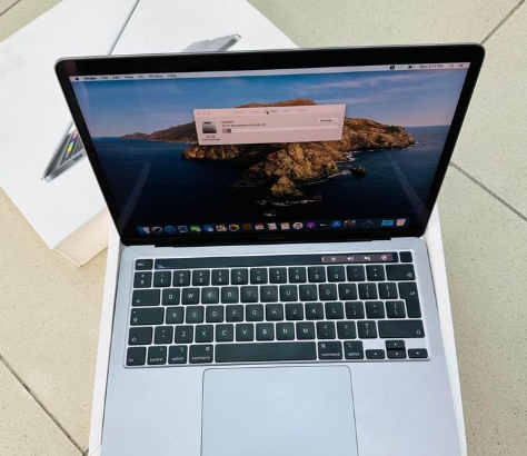 MacBook Pro 2020 13.3inch with 8 gb ram and 256 ss