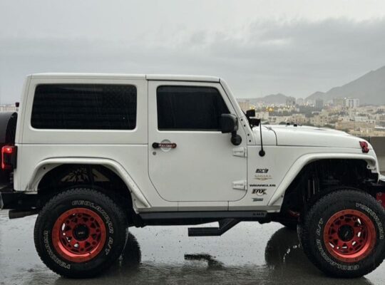 Jeep wrangler 2014 coupe Gcc in good condition