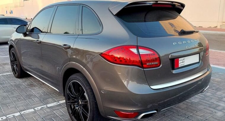 Porsche cayenne 2013 Gcc full option for sale