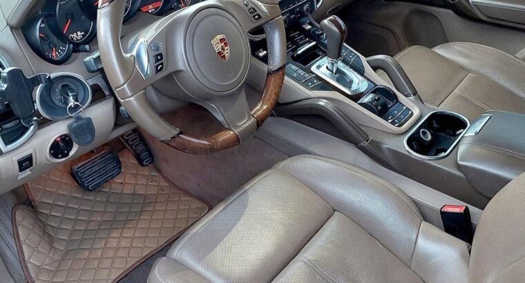 Porsche cayenne 2013 Gcc full option for sale