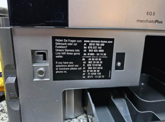 Siemens EQ5 Macchiato plus Coffee Machine For Sale