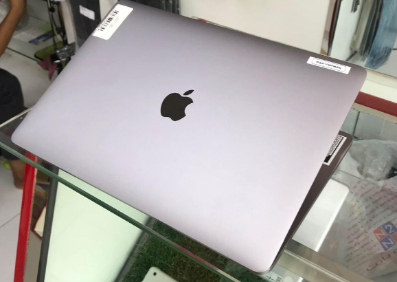MacBook Pro, i7 16GB/1TB With TouchBar For Sale