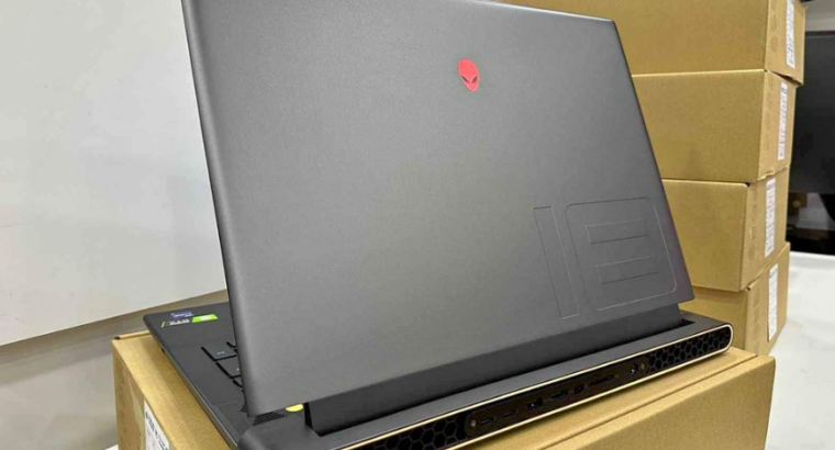 Alienware M18 R1 18 inches RTX 16GB RTX For Sale