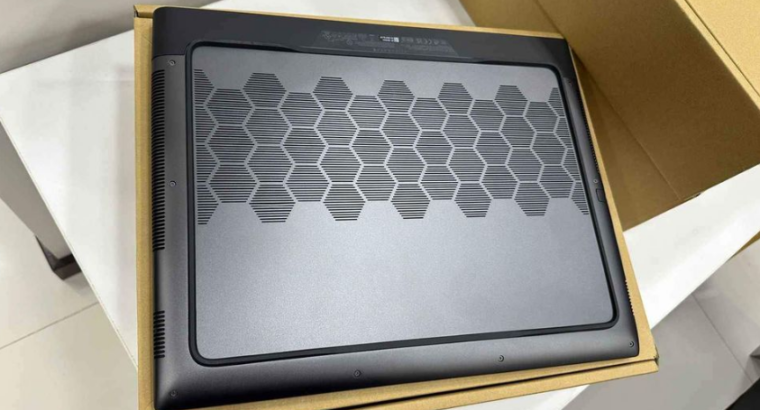 Alienware M18 R1 18 inches RTX 16GB RTX For Sale