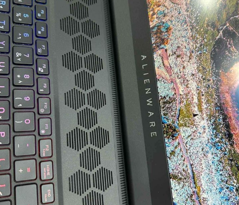 Alienware M18 R1 18 inches RTX 16GB RTX For Sale