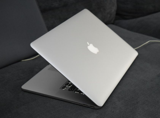 Apple Macbook pro 2015 15 inch retina display for