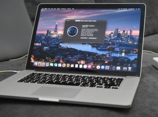 Apple Macbook pro 2015 15 inch retina display for