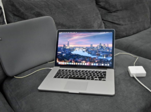 Apple Macbook pro 2015 15 inch retina display for