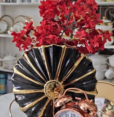 Aksonz The Art of Decorating with Beautiful Vase F