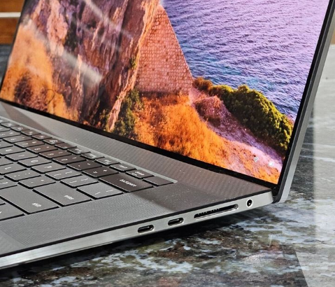 Dell XPS 17 (RTX 2060) 4k touch – i7/32gb/1TB for