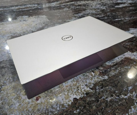 Dell XPS 17 (RTX 2060) 4k touch – i7/32gb/1TB for