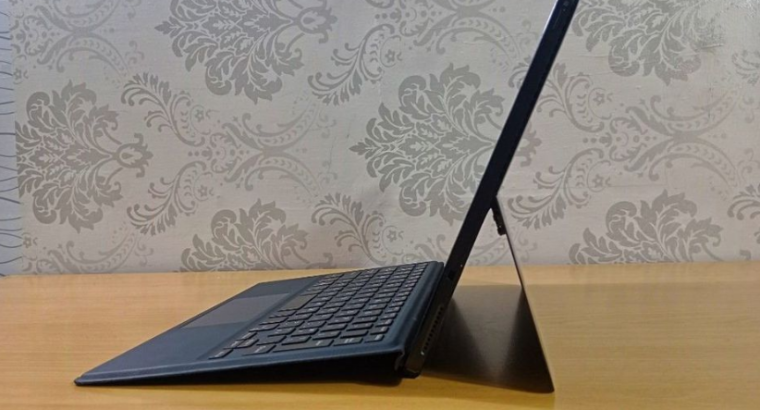 Dell latitude 2 in 1 Core i5/8gb/256gb For Sale