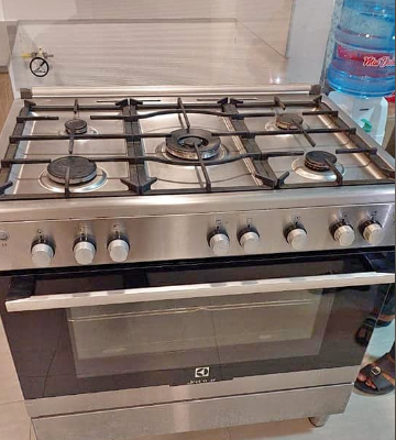 Electrolux 5 burner gas cooker for sale