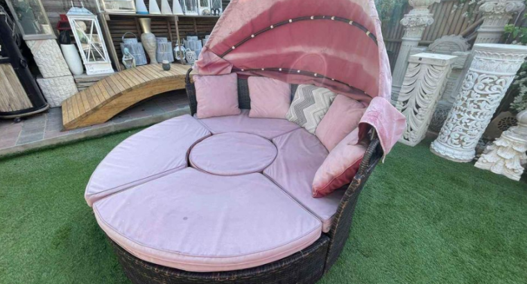 Garden Daybed with Canopy For Sale