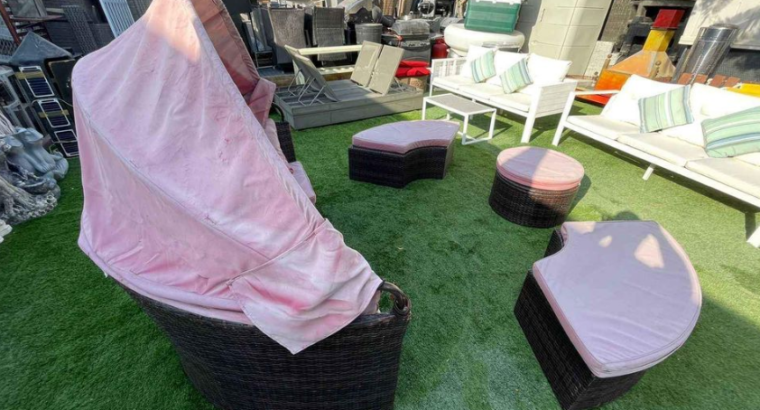 Garden Daybed with Canopy For Sale