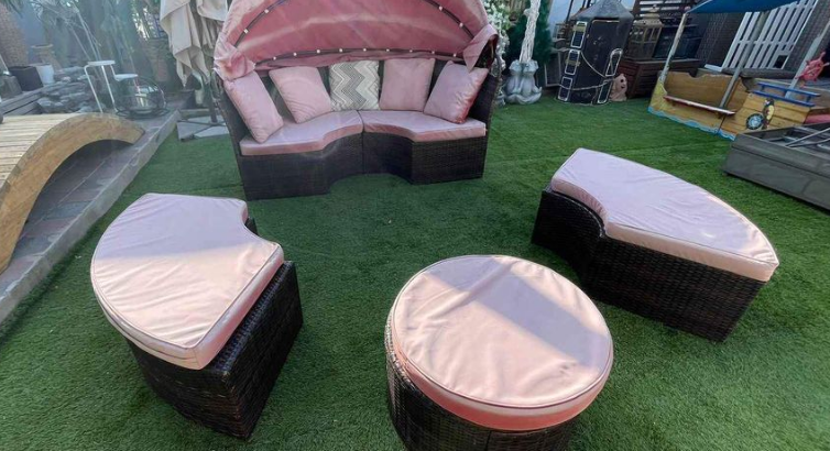Garden Daybed with Canopy For Sale
