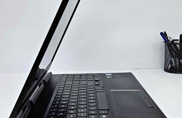 HP OMEN GAMING LAPTOP 15 INCH FOR SALE