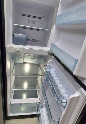 Hitachi brand fridge 330litre capacity for sale