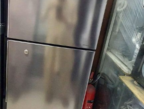 Hitachi brand fridge 330litre capacity for sale