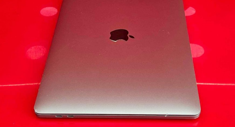 MACBOOK PRO – TOUCH BAR – 2019 CORE I5 FOR SALE