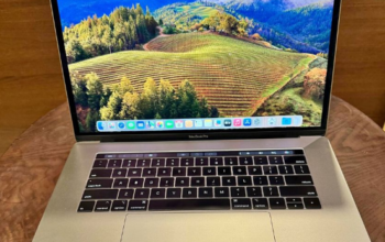 MacBook pro 2018 15” Touchbar i7 16/512 For Sale