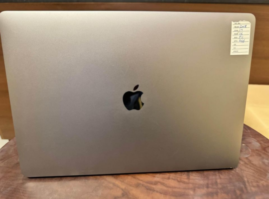 MacBook pro 2018 15” Touchbar i7 16/512 For Sale