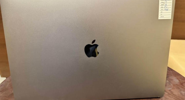 MacBook pro 2018 15” Touchbar i7 16/512 For Sale