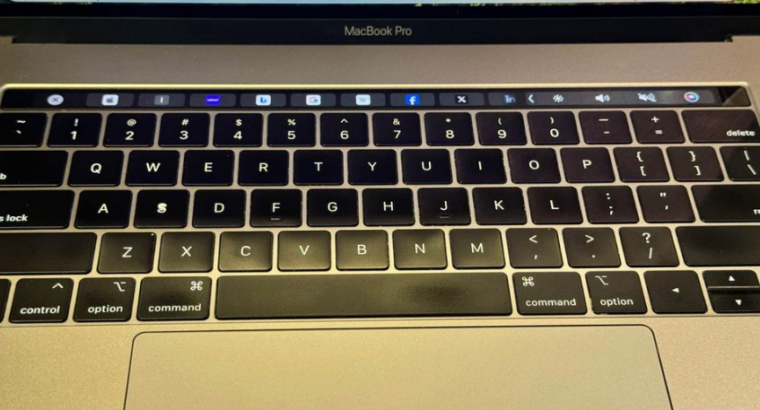 MacBook pro 2018 15” Touchbar i7 16/512 For Sale