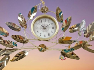 Light Luxury Shiny Metal Leaf Wall Clock For Sale