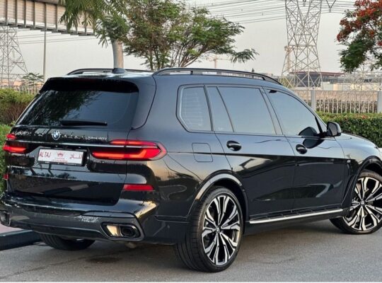 BMW X7 M40i sport full option Gcc 2023 for sale