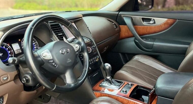 Infiniti QX70 full option Gcc 2016 for sale