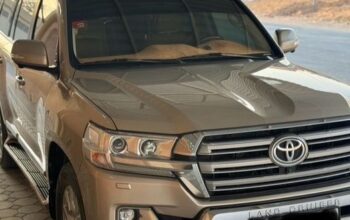 Toyota Land cruiser VXR 5.7L 2016 in good conditio