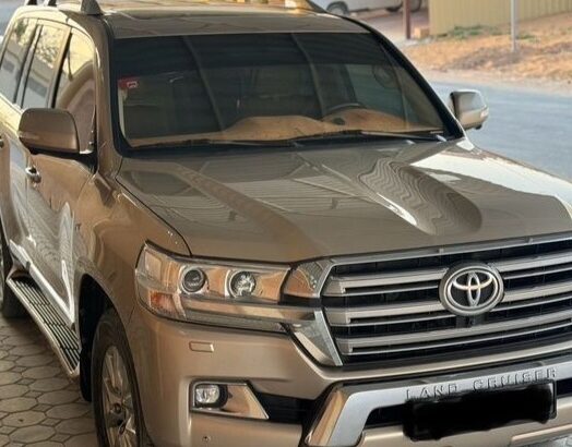 Toyota Land cruiser VXR 5.7L 2016 in good conditio