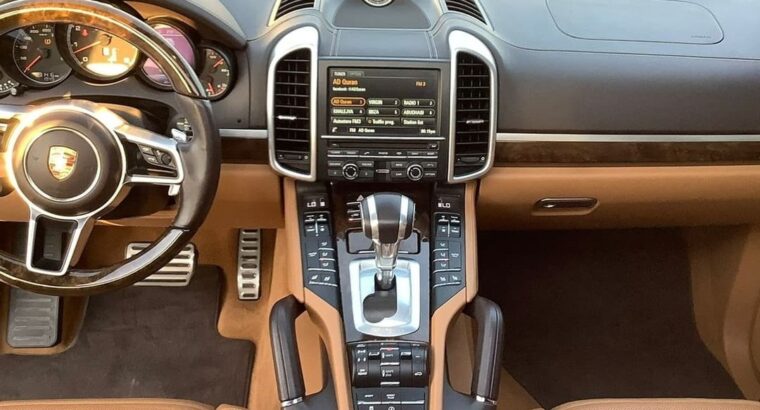 Porsche cayenne turbo 2015 Gcc in good condition