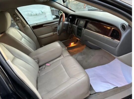 Lincoln Town car 2011 USA imported for sale