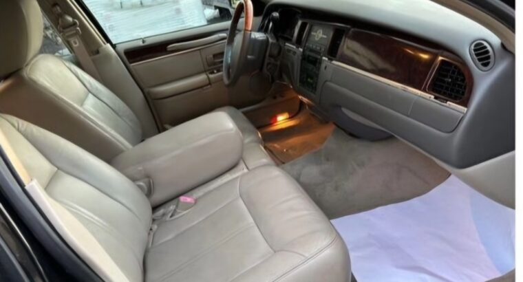 Lincoln Town car 2011 USA imported for sale