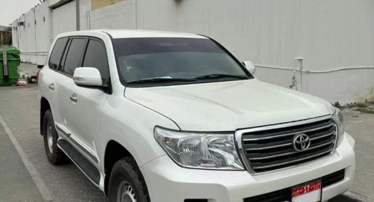 Toyota Land cruiser GXR 2013 in good condition