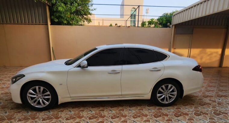 Infiniti Q70 full option 2016 Gcc for sale