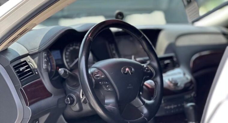 Infiniti Q70s full option 2016 Gcc for sale