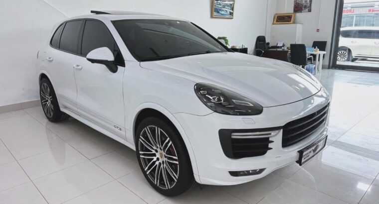 Porsche Cayenne GTS 2016 Gcc full option for sale