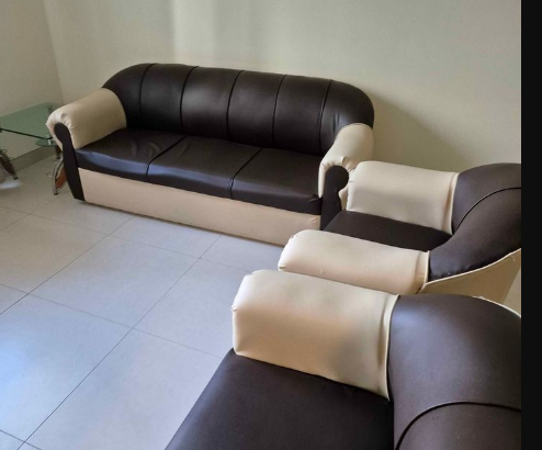 Sofa set and table for sale