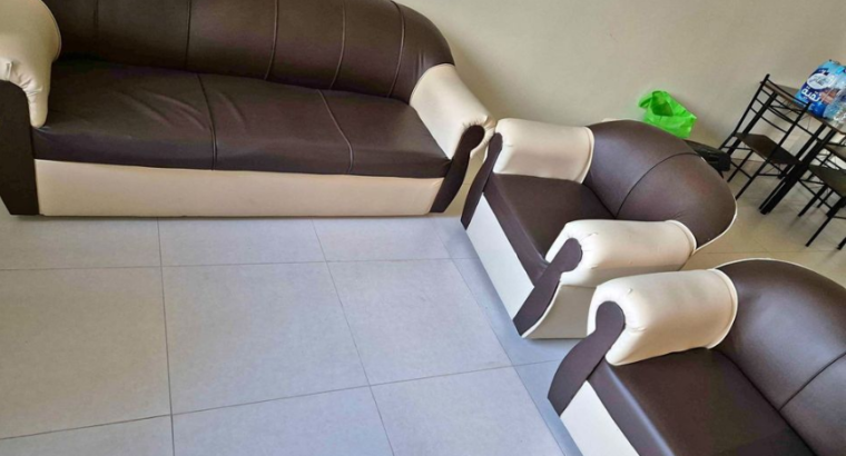 Sofa set and table for sale
