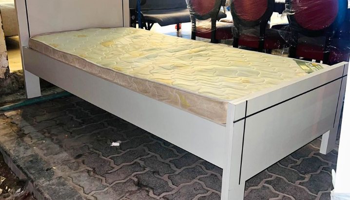 plywood singel bed For Sale