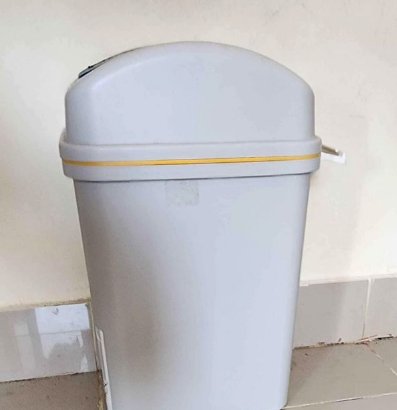 trash can Like new For Sale