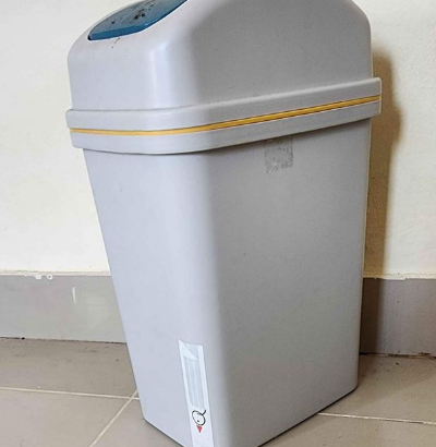 trash can Like new For Sale