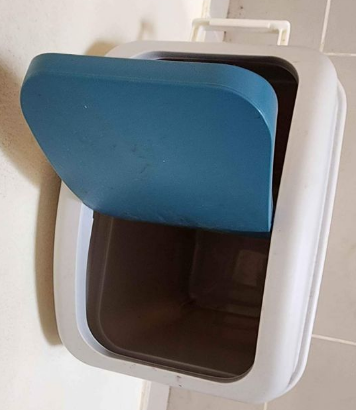 trash can Like new For Sale