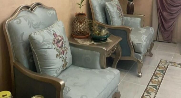 طقم كنب ممتازمع الستاير للبيع