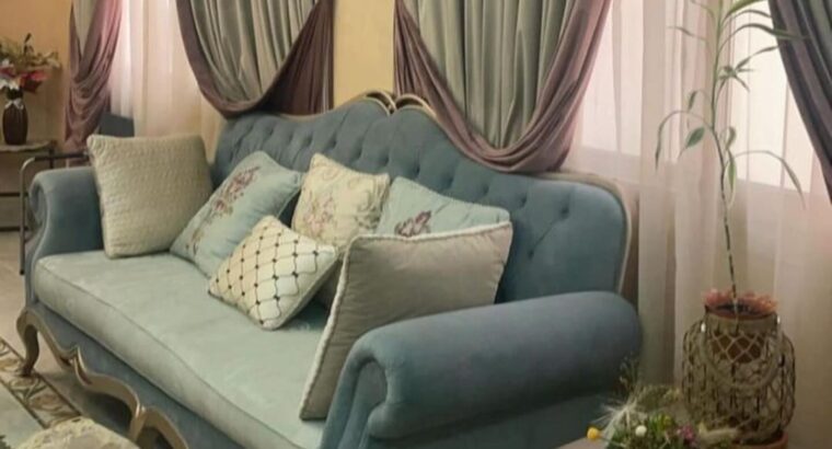 طقم كنب ممتازمع الستاير للبيع